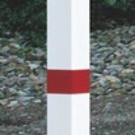 Sperrpfosten STA rot-weiß m.Bodenhülse m.Spitzkappe URBANUS