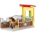 Ponybox mit Islandpferd Hengst