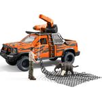 Abenteuerfahrzeug im Dschungel