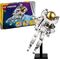 Creator Astronaut im Weltraum